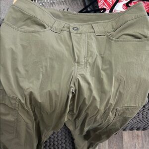 Arc'teryx Green Cargo Pants Lightweight Performance